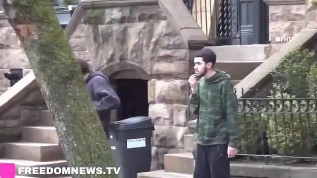 A Man Lights a Homemade Smoke Bomb Near Gracie Mansion and Shouts ‘Allahu Akbar’ During Anti-Islam Protest