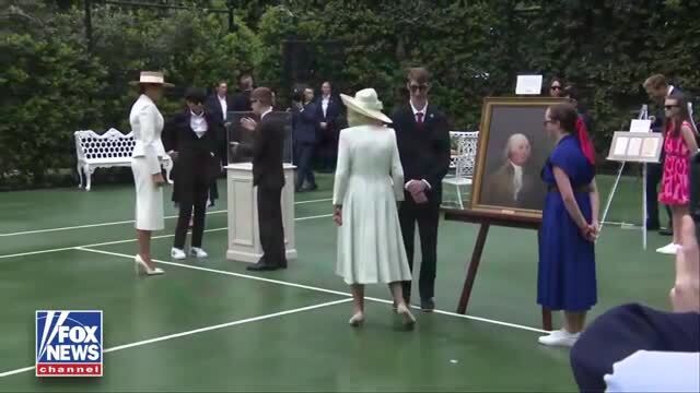 Melania Trump and Queen Camilla Meet with American Students Showcasing Artifacts from the W.H.