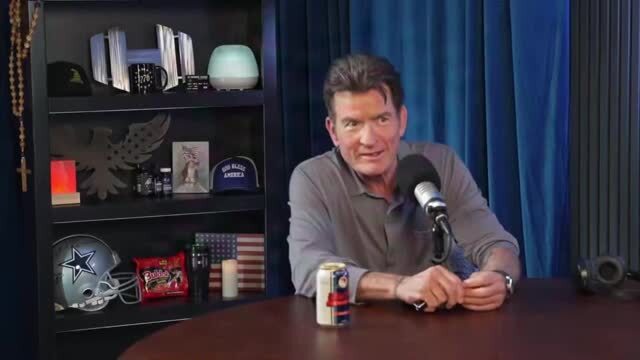 Charlie Sheen Says ‘A Lot of People’ Would Vote for Tucker Carlson for President