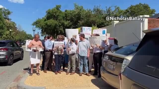 Protesters Chant ‘Delete Your Kik,’ ‘Graham Shames Maine’ and ‘Platner Is a Creep’