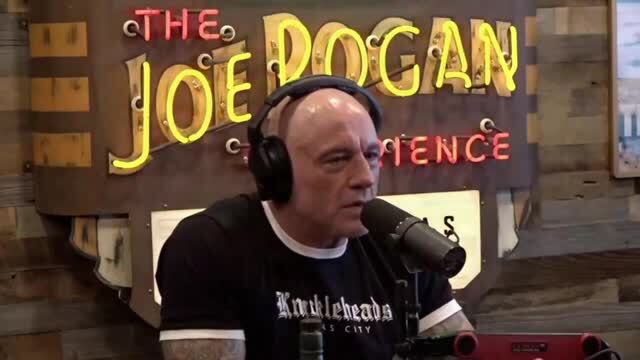 Joe Rogan Laughs at the Situation of Trump Leaving the Press at Air Force One: ‘So Sad, You Just Get More Press’