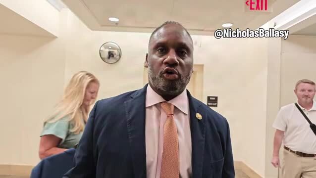 Dem Rep. Jackson Slams Apple and Google for Accepting New Lake America Name on Their Map Apps