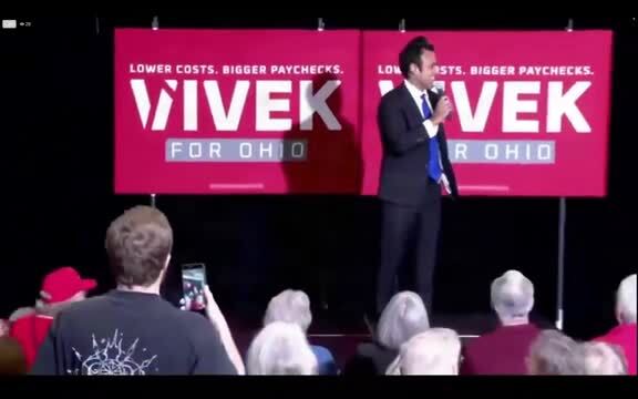 Heckler Goes Ballistic on Vivek Ramaswamy over Controversial Ad Featuring Opponent’s Estranged Mom